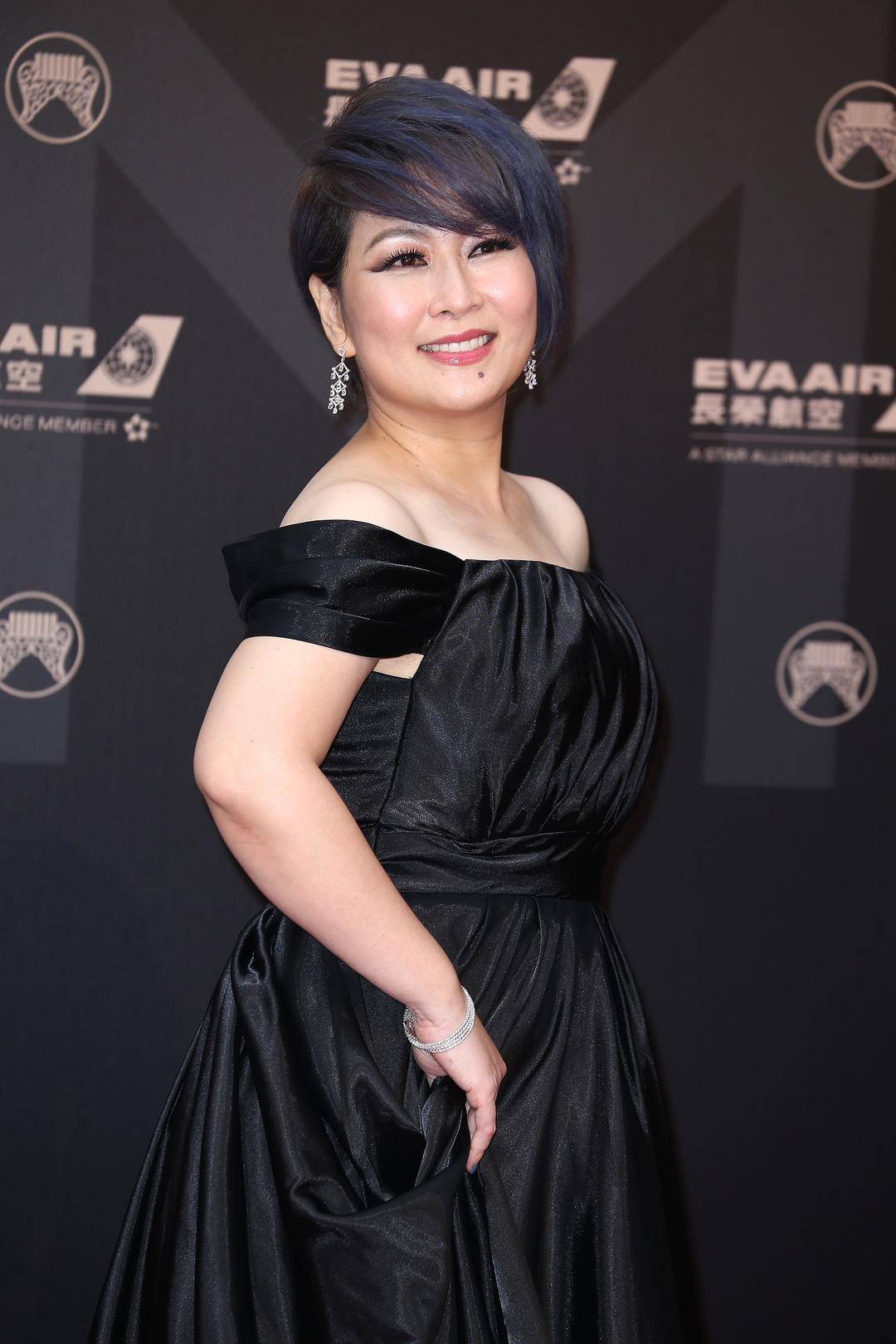 女歌手自曝曾被母亲要求“生吞鸡蛋”，不吃就挨打