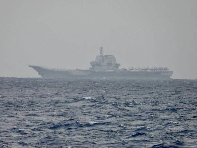 日本公布“山东”舰罕见照片!日台勾结跟踪我军航母,如何隐藏?