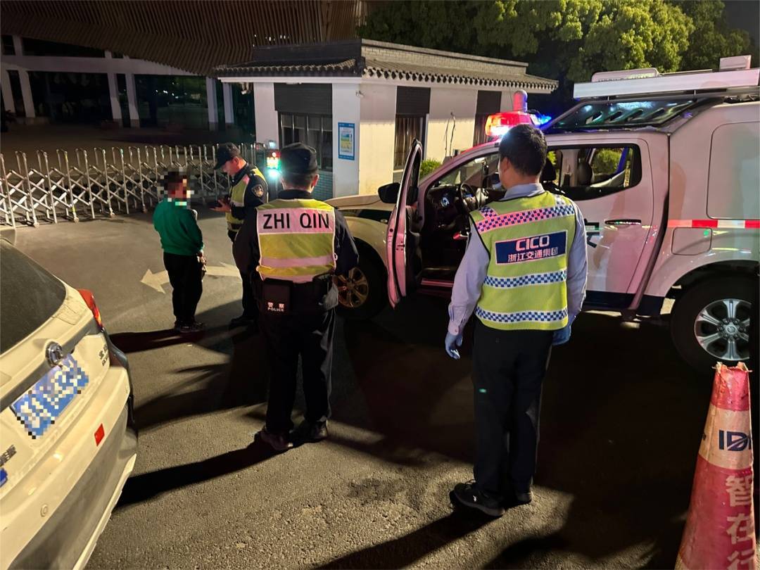 12岁男孩凌晨偷开父母车上高速,因车技太差被发现了……