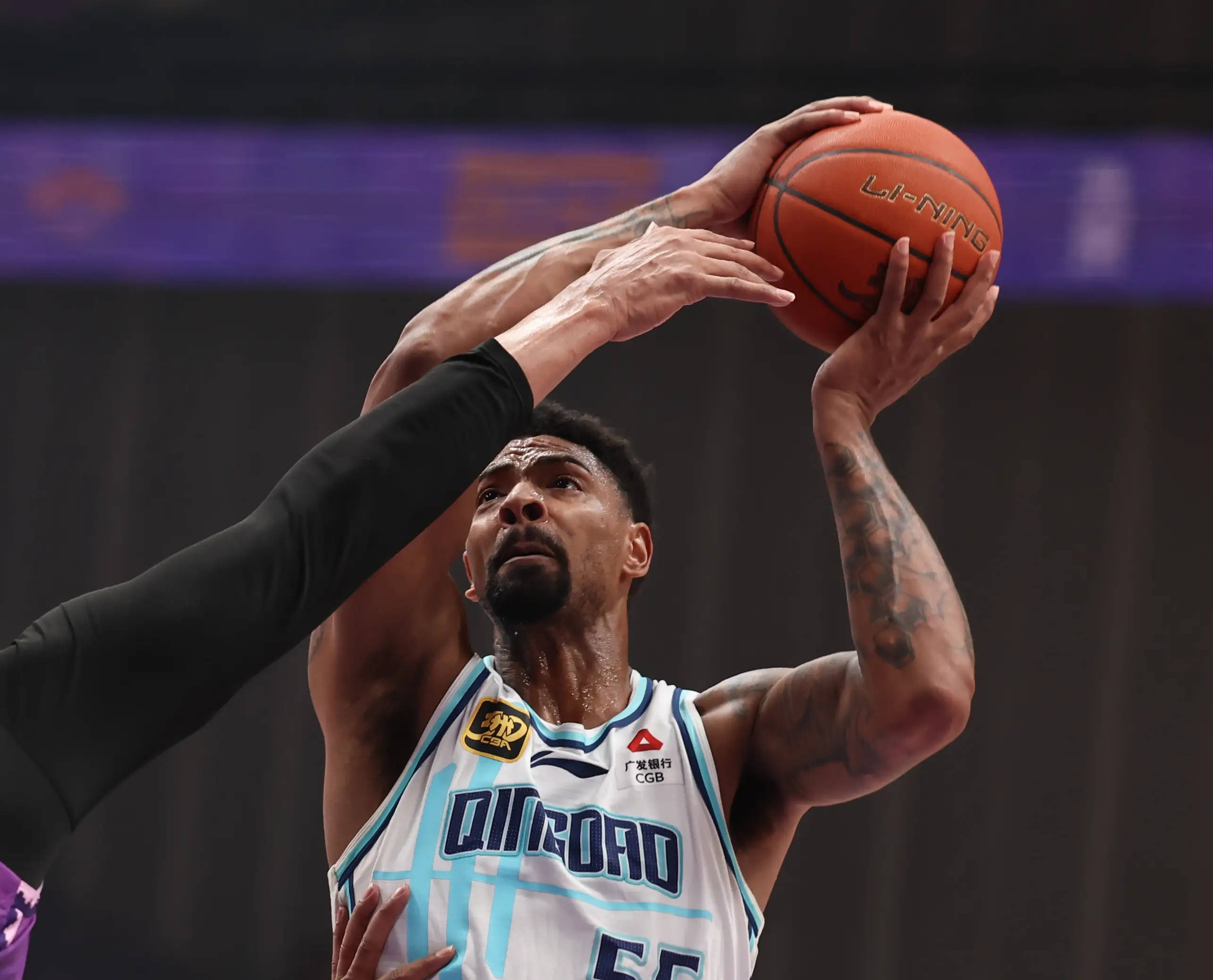 米奇轰34+10布朗空砍36分 青岛客场大胜广厦总分1-1