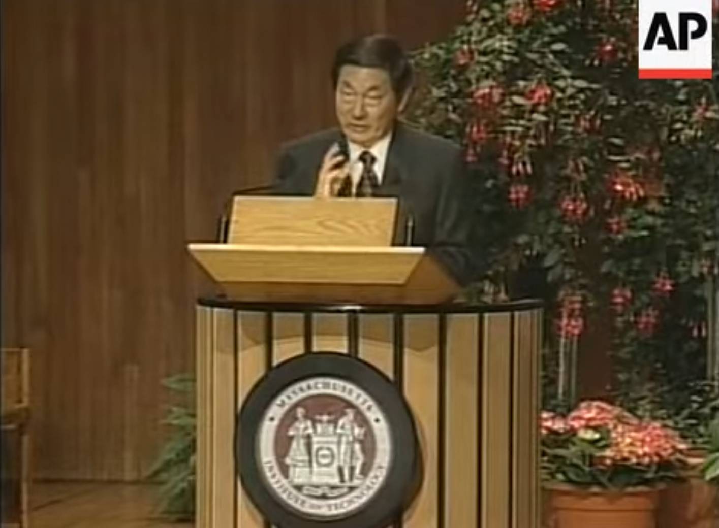 张军：关税战给了我们一个决心，必须把扩大内需的堵点真正解决掉