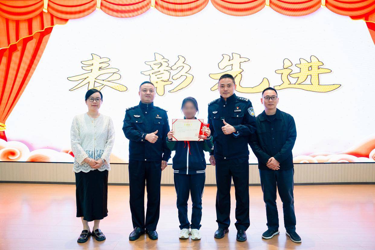 杭州一学生网购讲义夹，包裹里竟藏着8万元现金，背后涉及一场诈骗