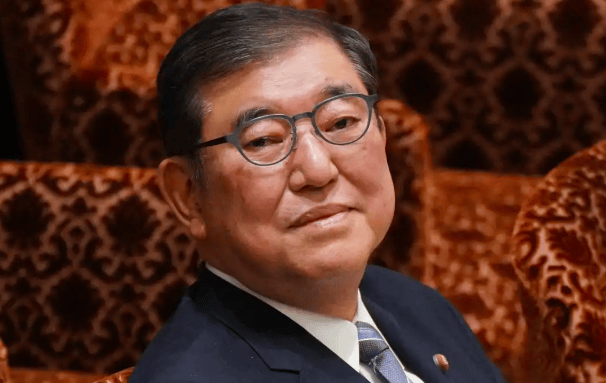 没拿下日本,美财长又对华发出邀请,中方更换谈判代表,信号不寻常