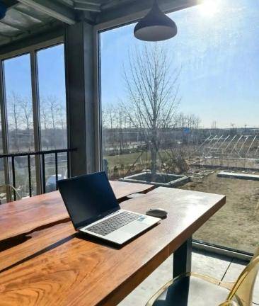 “假装上班公司”悄然兴起 记者实地调查