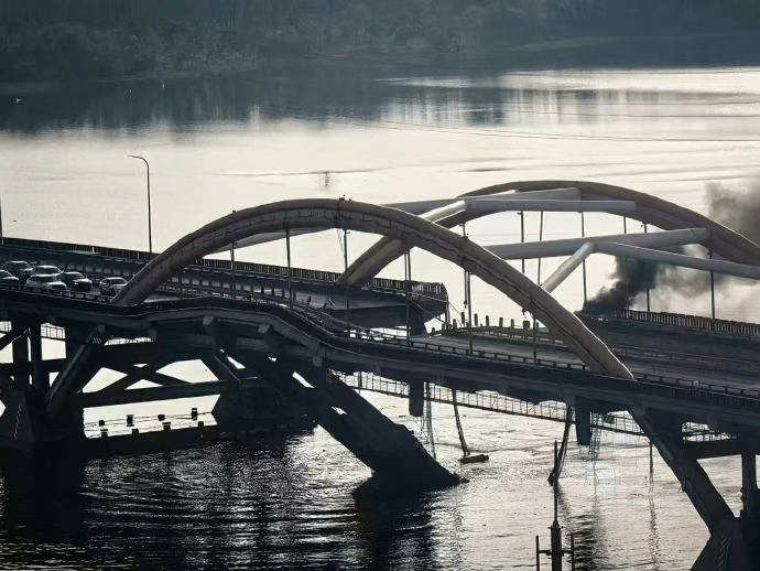 北京顺义潮白河大桥发生火情并部分坍塌,官方回应