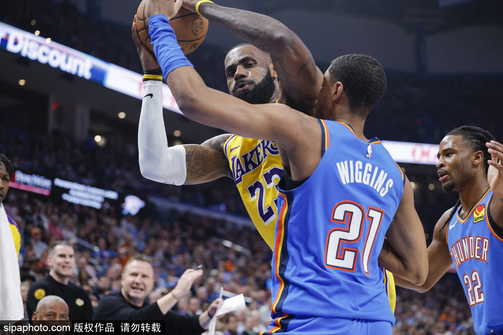 詹姆斯争议判罚引热议：NBA规则与街球文化碰撞！