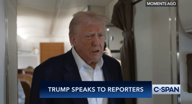 再爆冲突！特朗普拒答《华尔街日报》记者提问，称该媒体为“烂报纸”