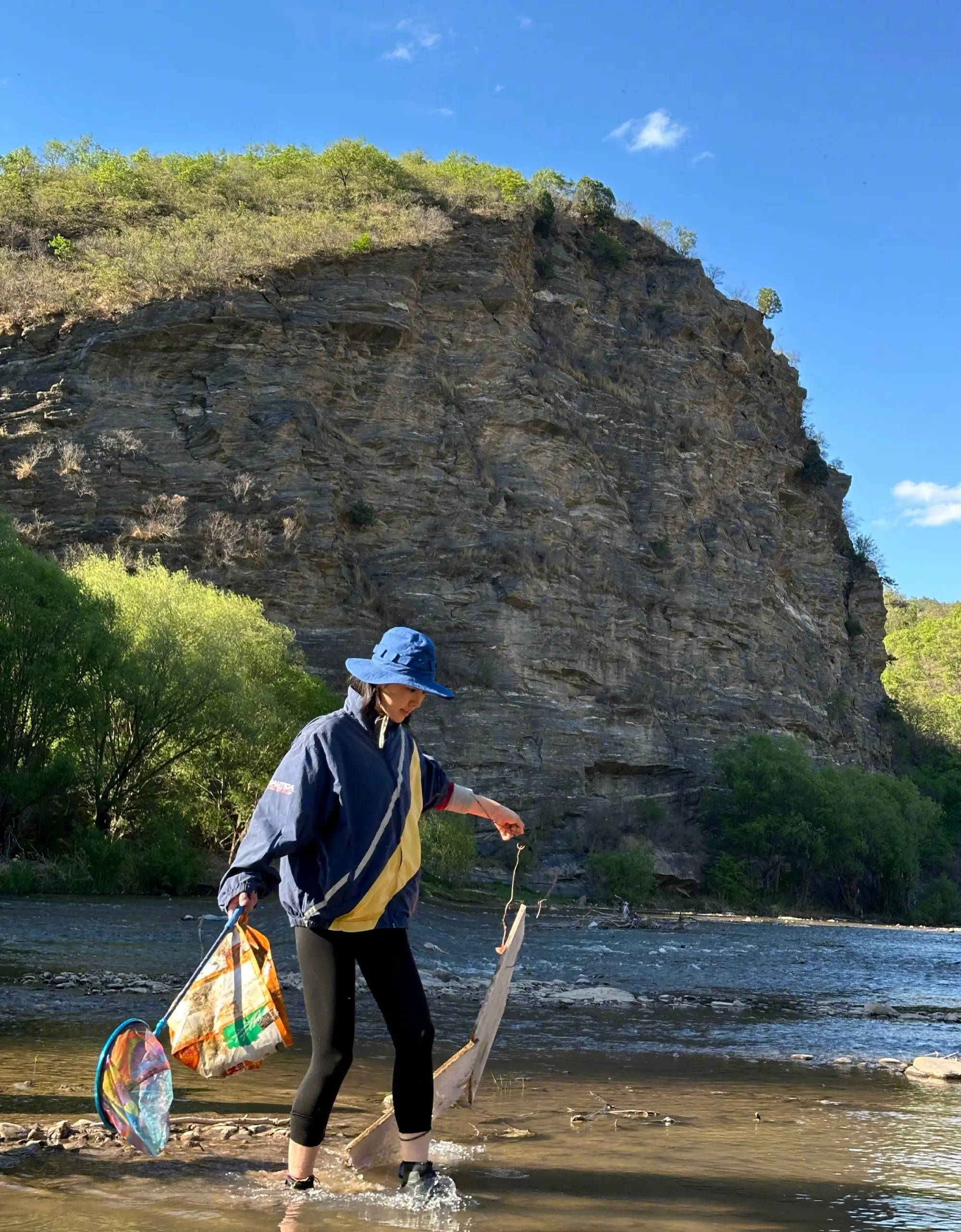 白百何首次晒二胎儿子生活照！母子俩河边捞鱼烧烤好温馨