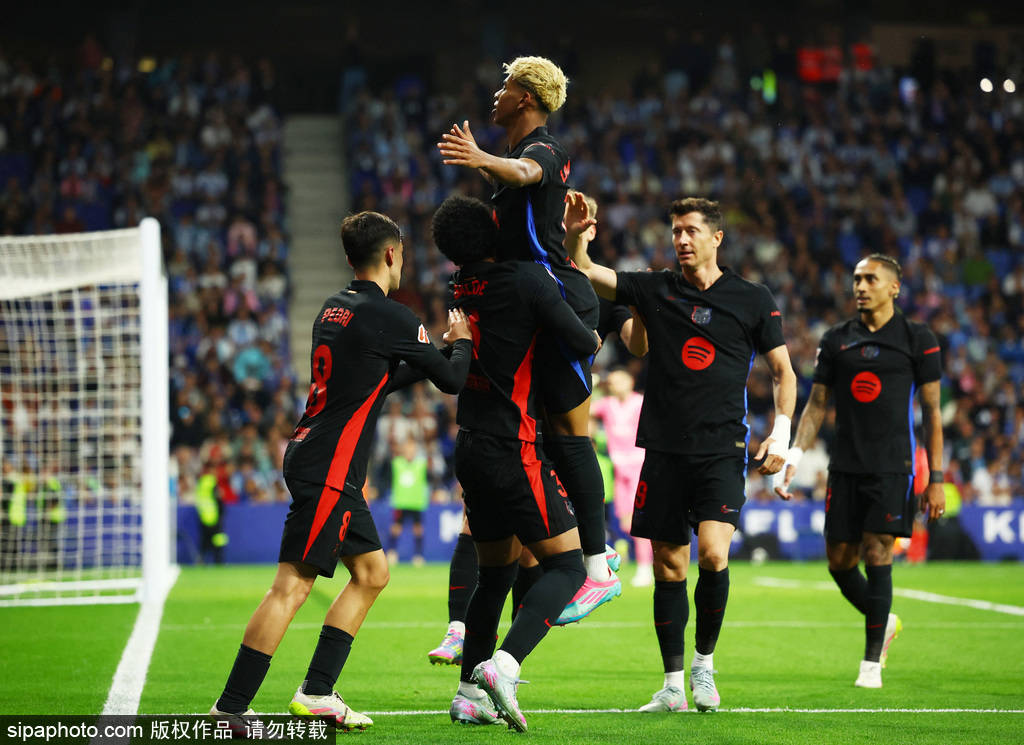 西甲-亚马尔世界波+传射 巴萨2-0西班牙人提前2轮夺冠