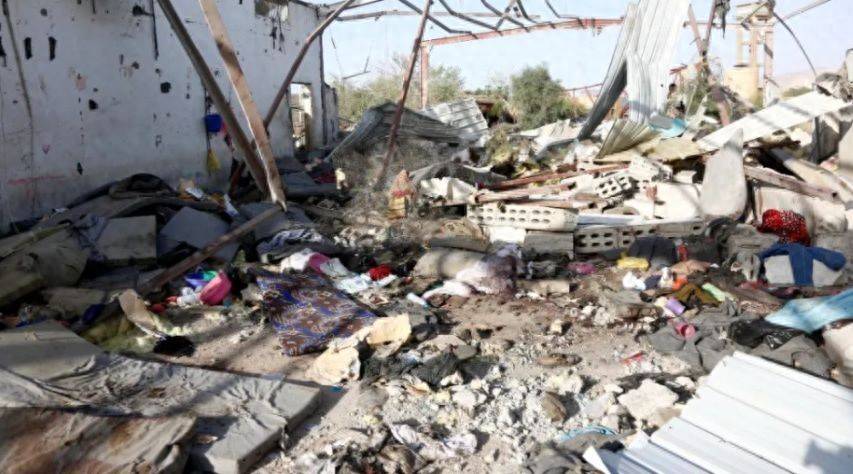 打中了!和美国停火了,以色列却没跑掉,胡塞导弹精准击中以机场