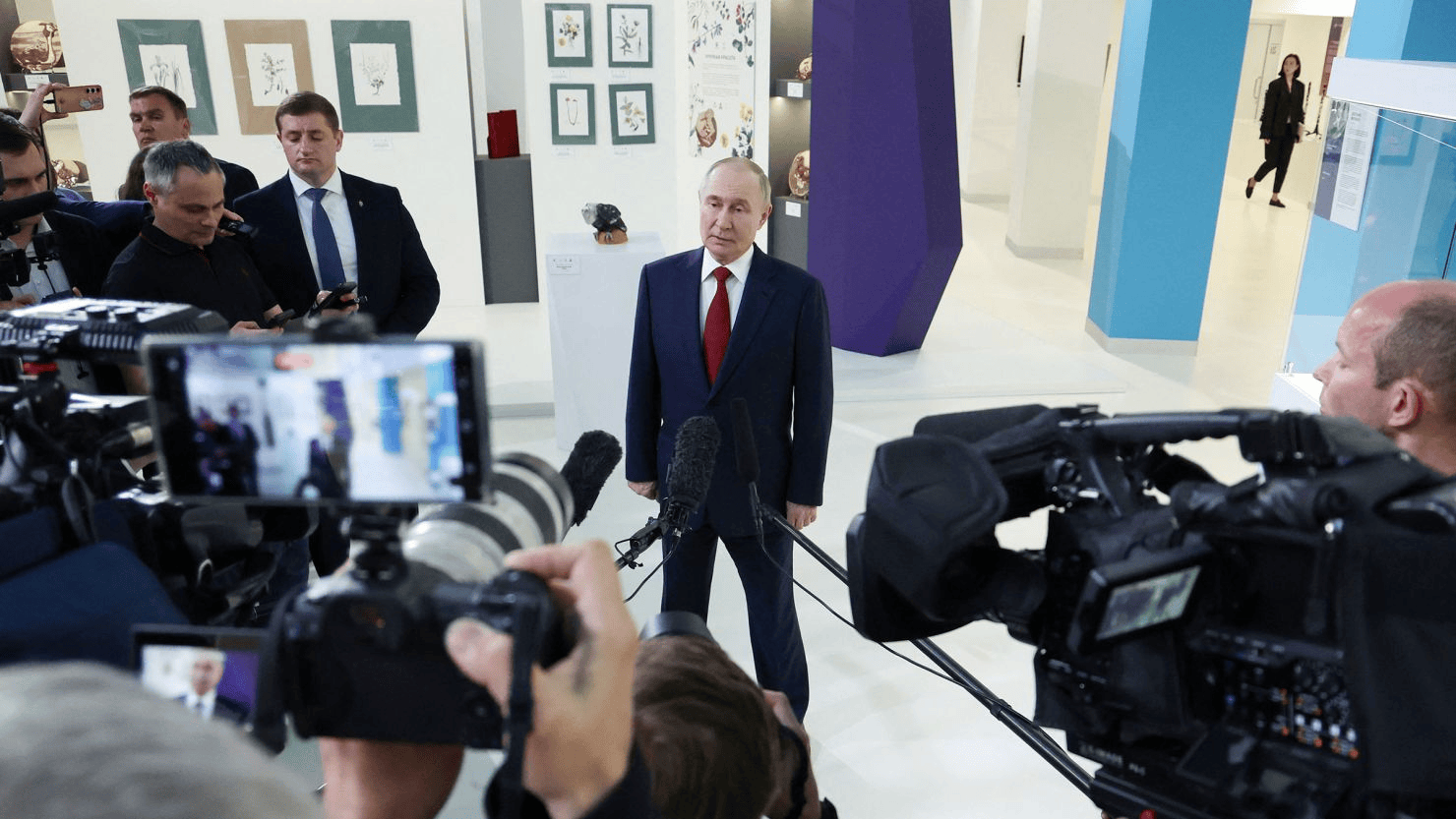 与普京通话两小时无突破 特朗普：俄乌必须直接协商