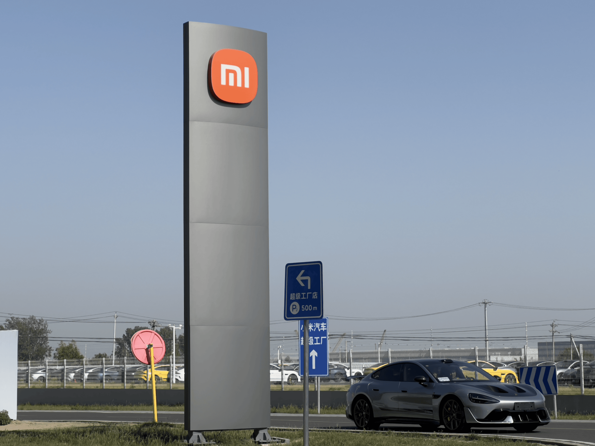 提YU7要等多久？实探小米汽车工厂：SU7大量装车，二期工厂外立面已完工