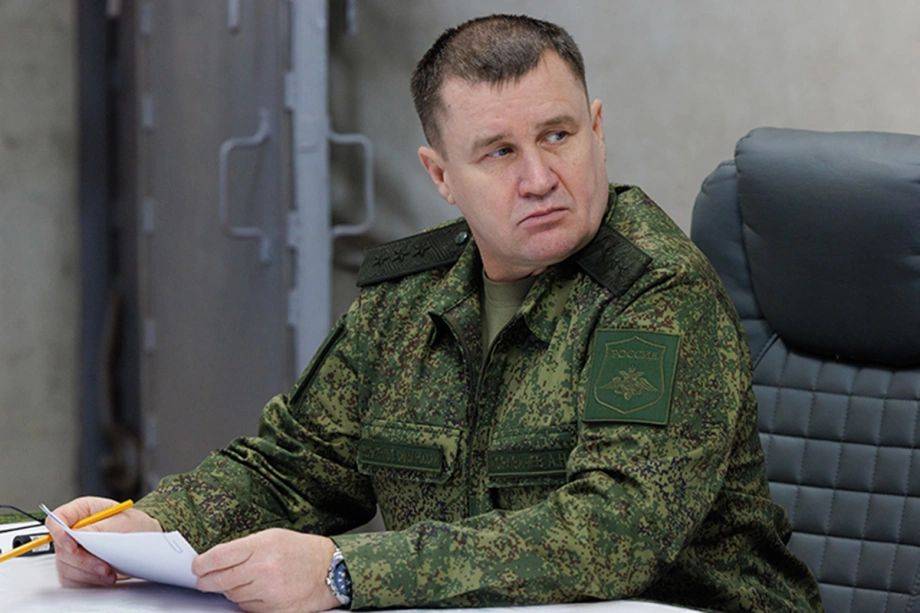 俄乌谈判只是烟雾弹?普京一个新的军事任命,让美乌同时冒出冷汗