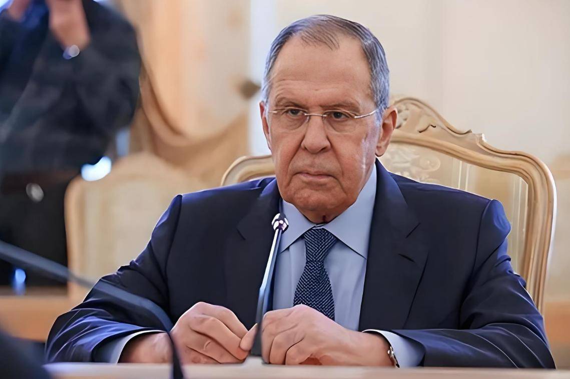 3国下最后通牒,领事馆被关闭,总统专机被禁飞?俄外交部反将一军