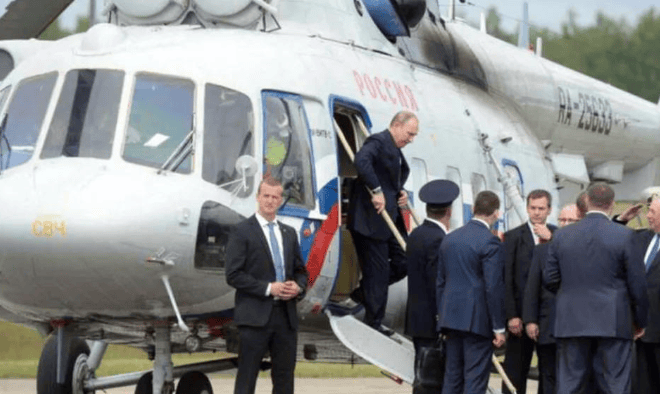 乌克兰大胆暗杀？普京专机遭46架无人机围攻，俄乌暗战捅破最后底线！