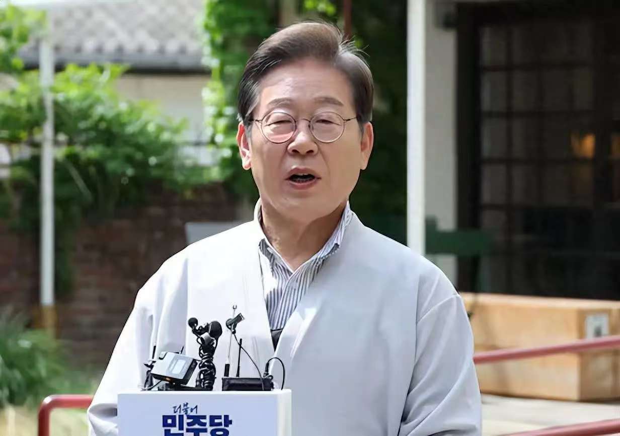 当不上总统了?最新民调出炉,李在明支持率下跌,对华态度曝光