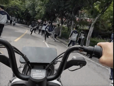 苏炳添来了都得吃剩饭，最近爆火的“高中生抢饭”看得人气血都足了