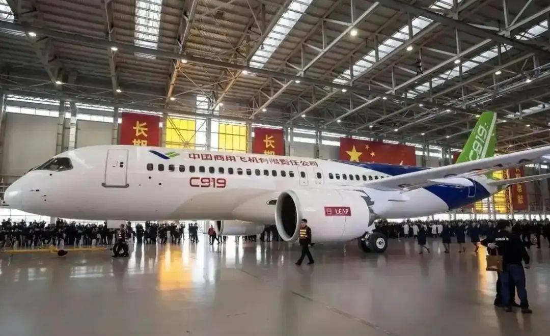 美方掐断C919发动机技术，中方果断宣布一个喜讯：白宫这下整懵了