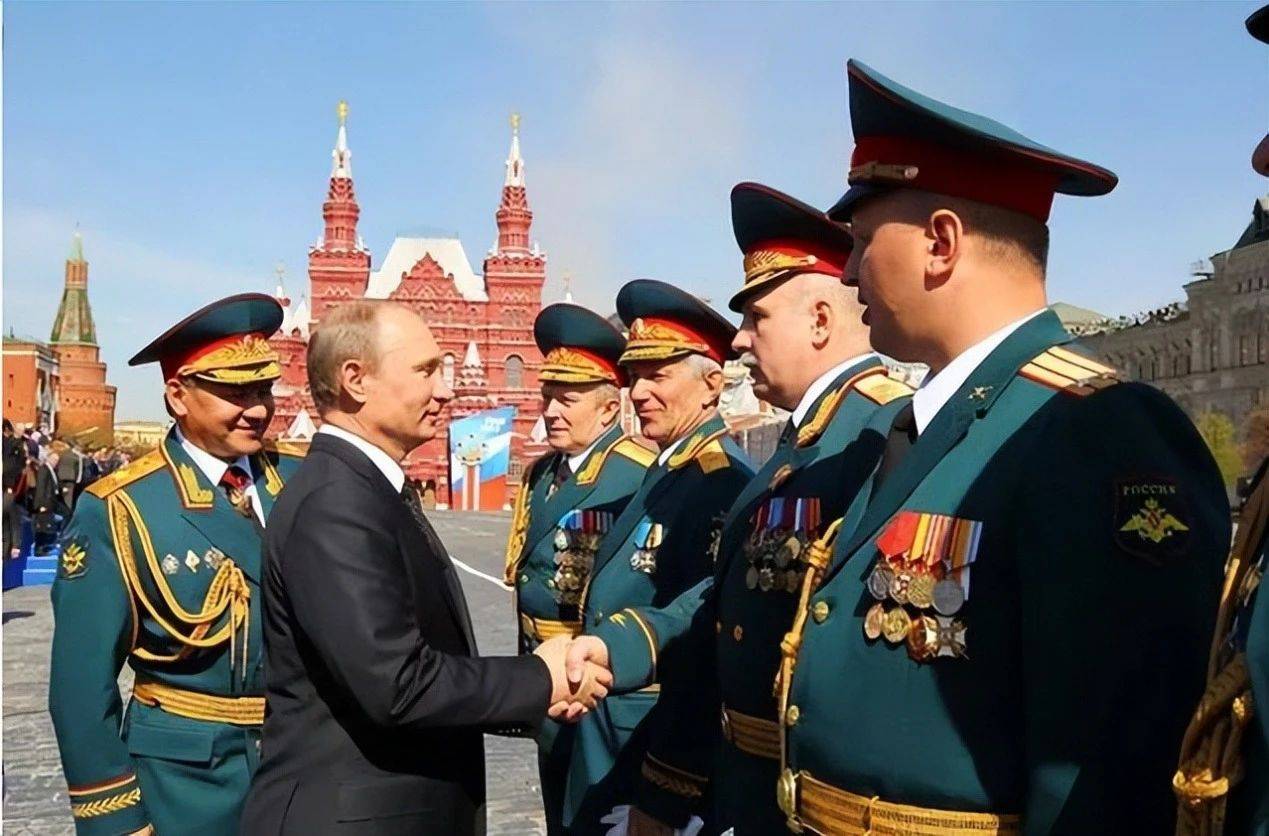 特朗普遭晴天霹雳！马斯克前脚刚离开美国政府，俄罗斯就来“挖墙脚”？