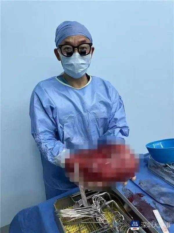 店员试衣间里一句警告，竟救了17岁少女！一家人火速赶到深圳