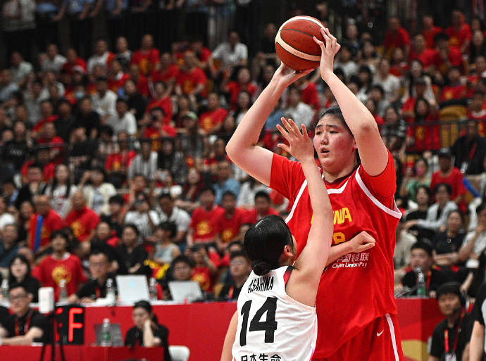 聚焦|张子宇制霸篮下 中国女篮培养“小巨人”循序渐进