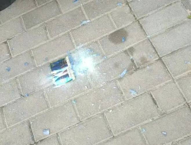 懒得下楼，顺手从18楼扔出酒瓶…六旬老人被刑拘！