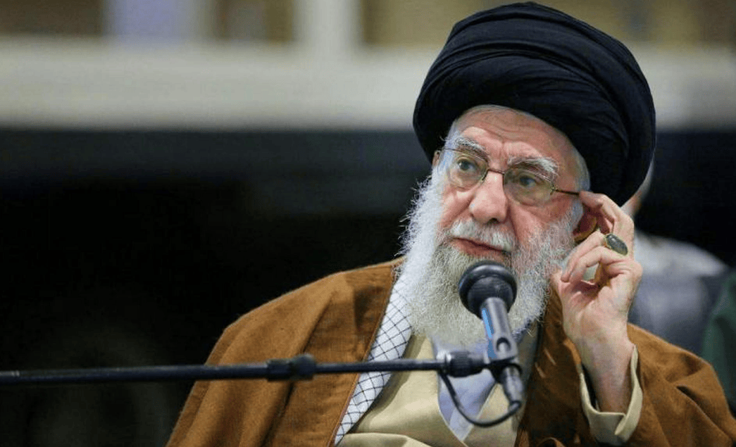 突发！哈梅内伊动真格，以色列“王牌”被废？特朗普收到危险信号