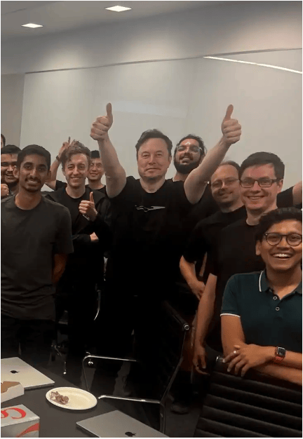 硅谷观察:马斯克画了九年的大饼,特斯拉无人车终于上路载客了