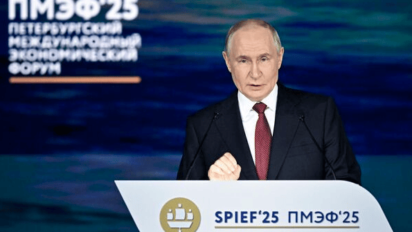 呦，泽连斯基穿西装了，那边是十万人规模之战！