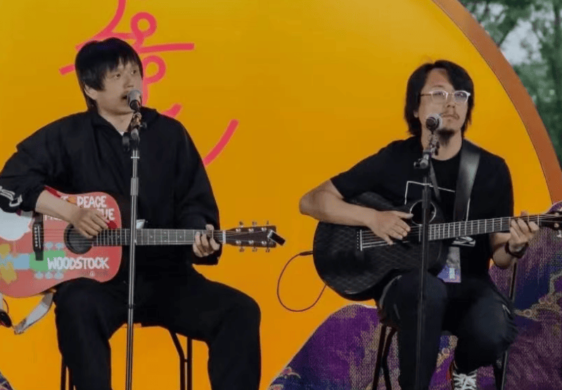 沈殿霞与郑少秋的女儿郑欣宜，成为本周补位歌手！官方介绍：郑欣宜的歌声是岁月酿造的蜜糖，带着治愈的甜与成长的收获