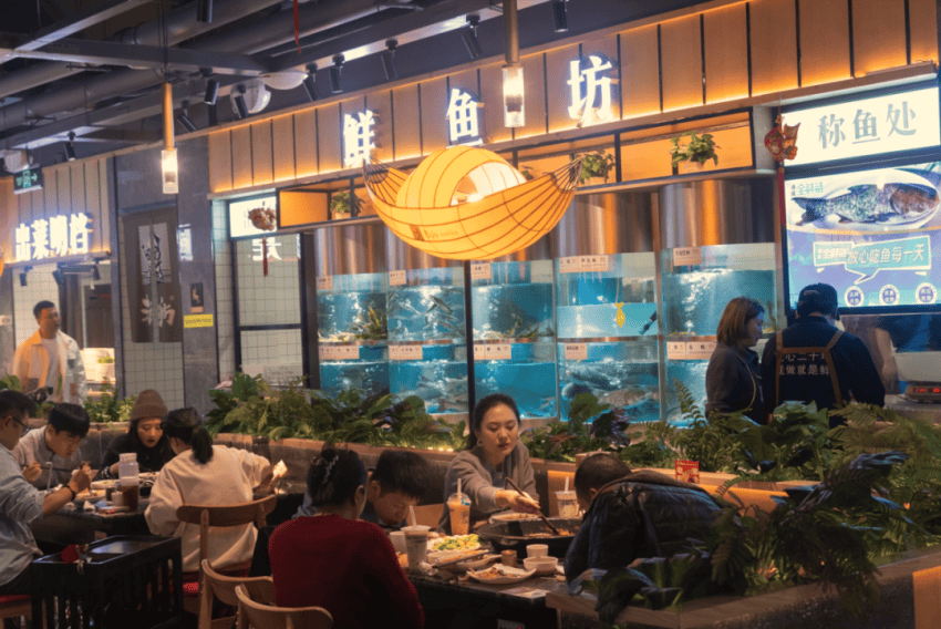 逆势开大店！这个川渝品牌凭“极致新鲜”，开出近百家店