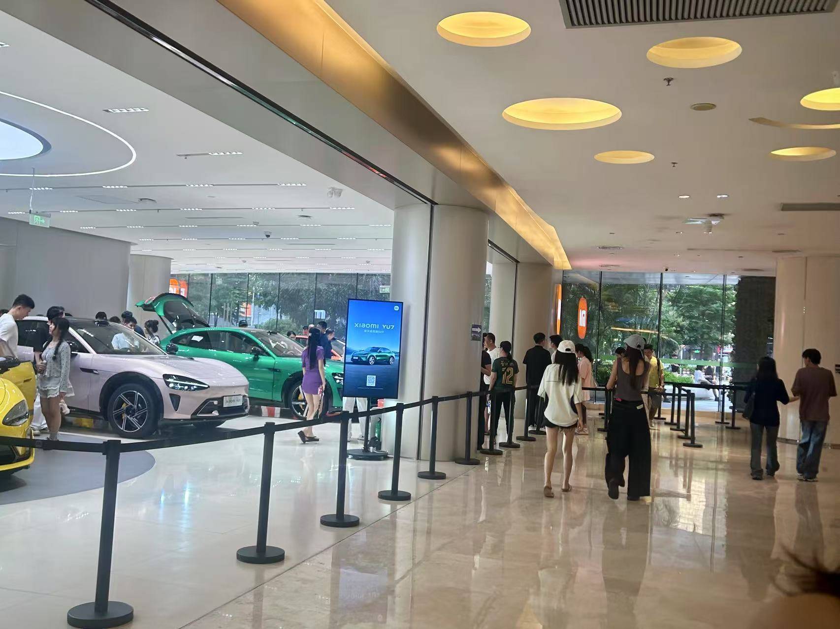 小米YU7上市72小时:“锁单+1”刷屏工作群,提车时间最长超一年,雷军直面“产能挑战”?