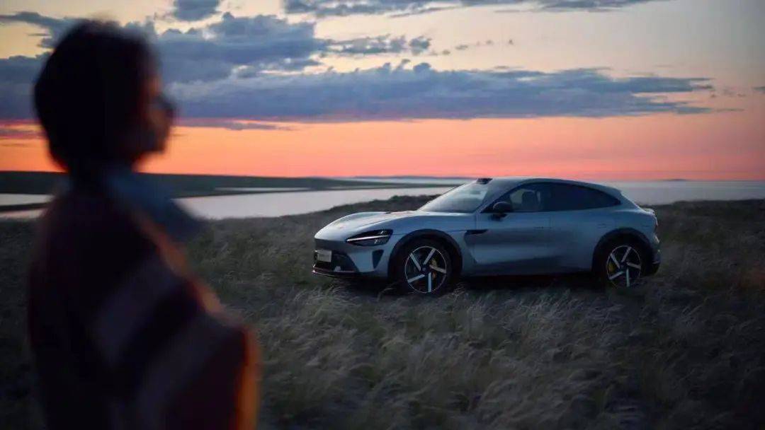 小米 YU7 成为全球网红,海外网友集体破防