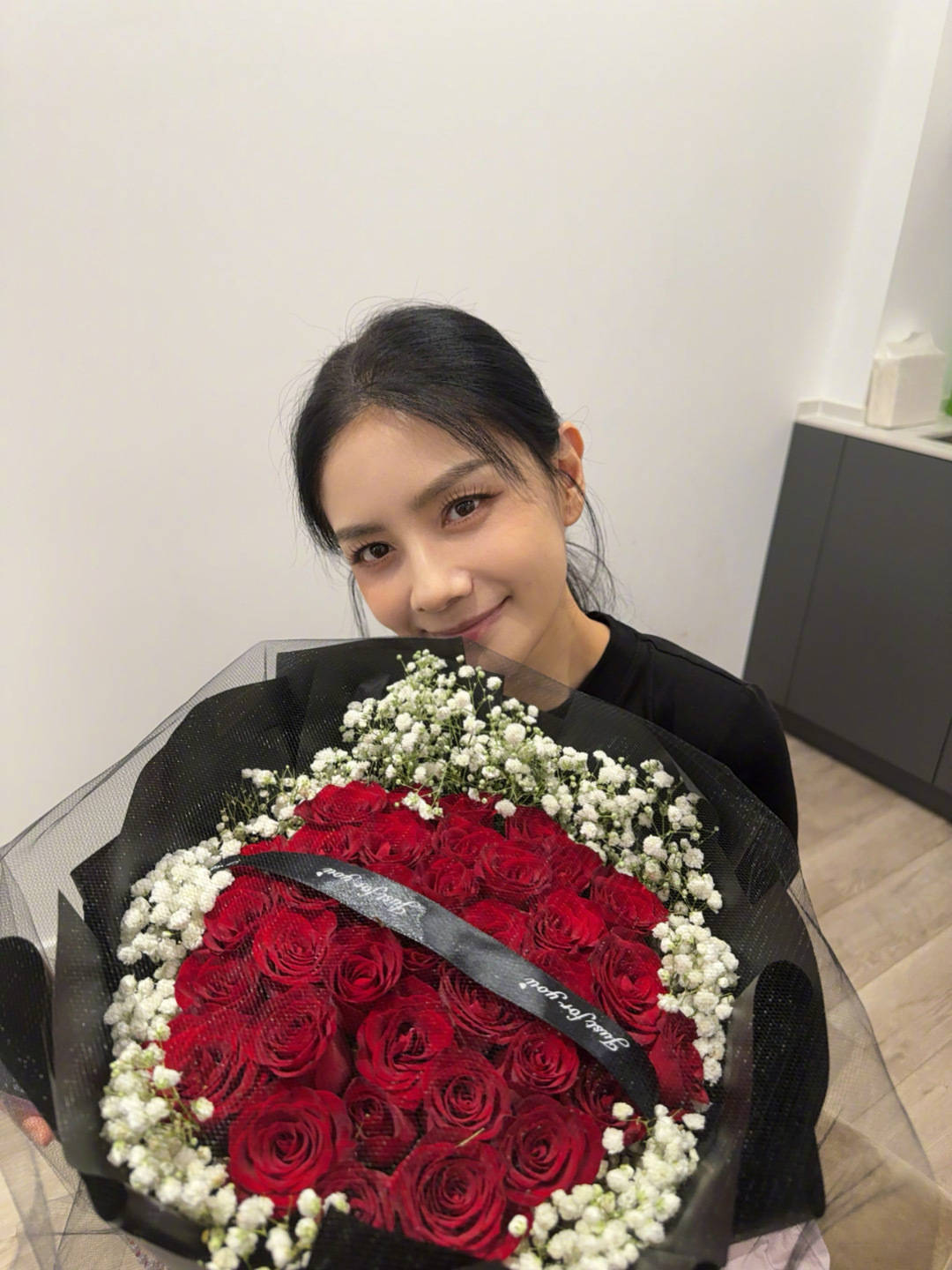 沙溢纪念与胡可结婚15周年！晒老婆捧花美照浪漫又甜蜜