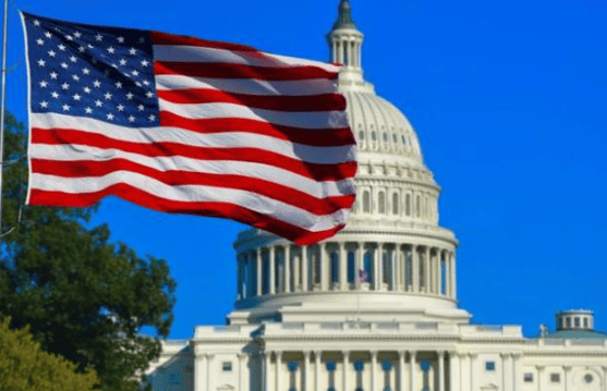 最新支持率出炉!马斯克的新党太猛了,特朗普紧急发文,真轻敌了?