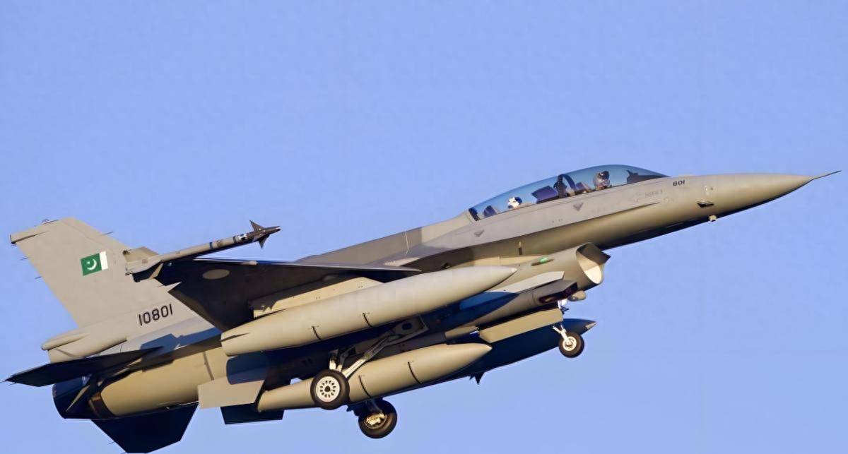 用中国导弹逼美国妥协？巴铁空军一把手，利用霹雳15给美国制造难题