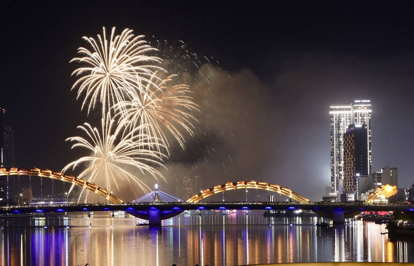 中国队夺得岘港国际烟花节冠军