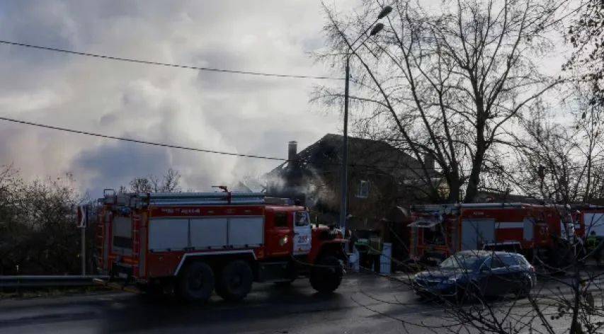 美俄突然翻脸了!普京威胁特朗普:如果乌克兰轰炸俄罗斯大城市,他们一定会打回去