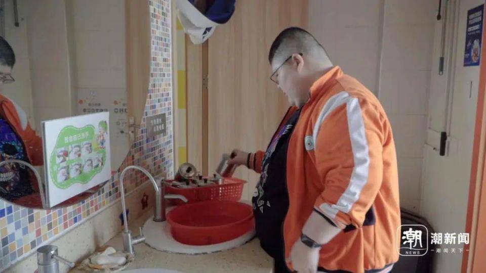 杭州330斤男孩患罕见病:永远吃不饱!妈妈抹泪不放弃:我要陪他长大