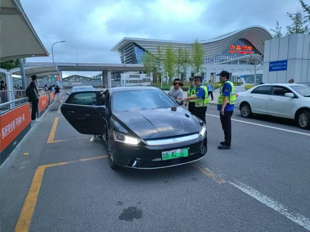 车不动计价器还在“跑”,青岛一辆出租车安装“跑得快”被查处