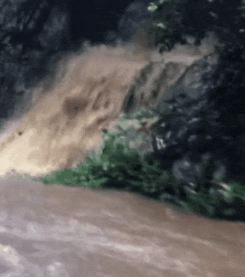 大峡谷漂流突降大雨，24岁女游客落水失联！亲属：仍在搜寻中