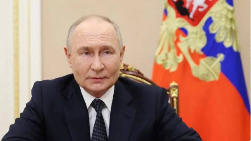 32国共谋“围殴”俄罗斯，一路向东扩张！紧要关头，普京突然离开莫斯科，到底去哪了？