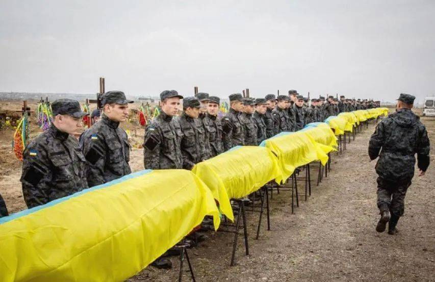 乌克兰一夜突发剧变！乌军副司令被免，20万人军心不稳，“反泽连斯基”抗议浪潮大爆发