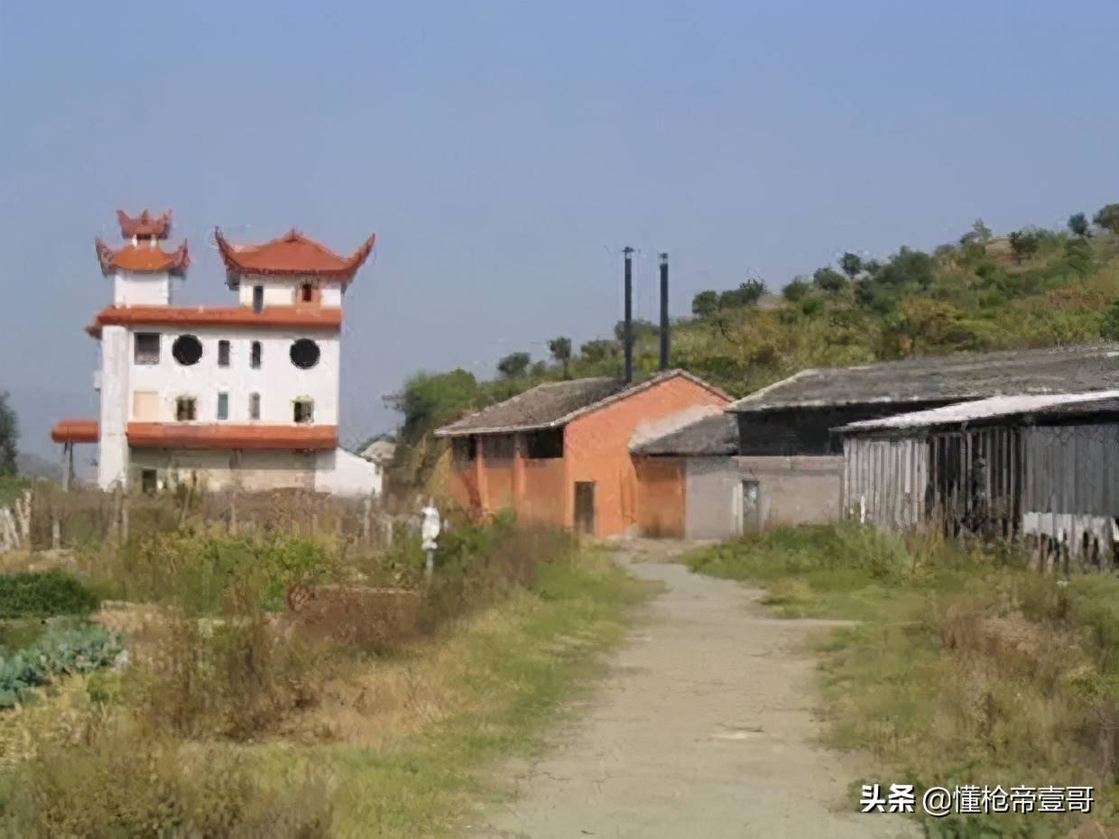 三等功法警制毒31吨，骑单车逃出警察包围，还去大学教课