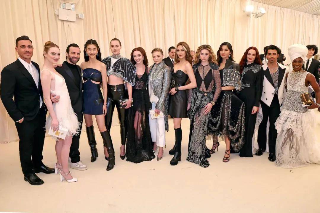 乔布斯27岁小女儿花半亿嫁马术奥运冠军，当模特合作LV，与谷爱凌是闺蜜