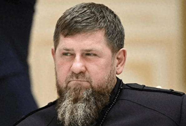 普京收到坏消息，车臣领导人卡德罗夫突然溺水，其17岁小儿子大概率成为接班人？美西方罕见失声