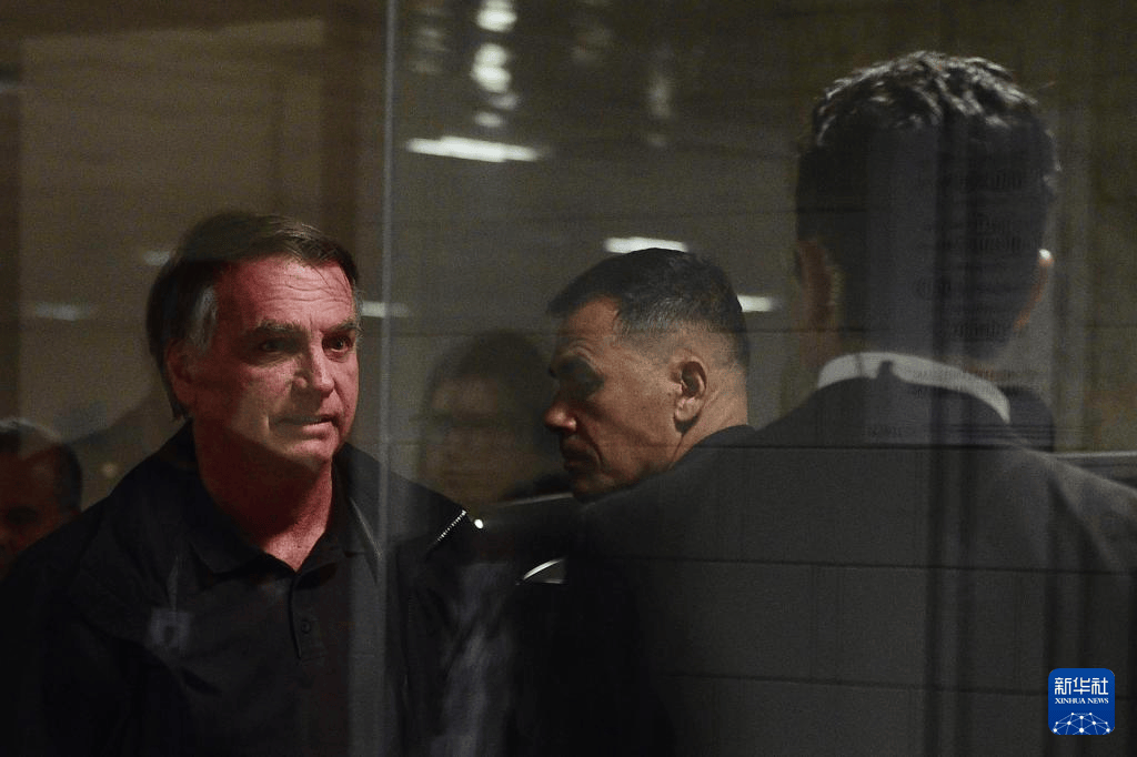 突发!巴西前总统被软禁,禁止离家外出,须佩戴电子脚镣,通信设备遭没收!