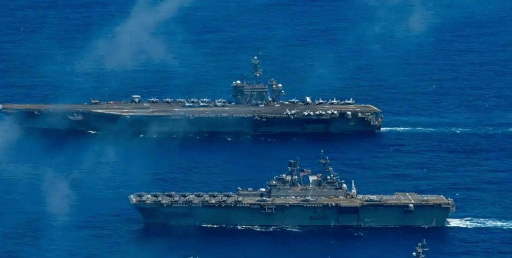 三国航母闯进南海,全部舰载机开上甲板,将在解放军面前摆拍?