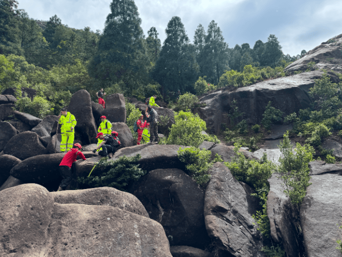 紧急寻人!男童参加夏令营山上走失!最新进展→