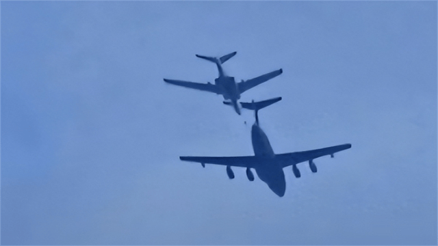 轰6N一飞冲天!忙着打造第四岛链的美,突然发现后院也不安全了